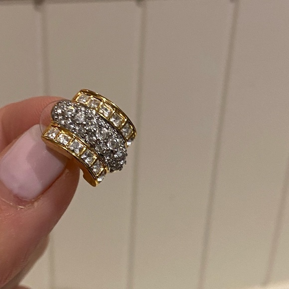 Swarovski single gold tone crystal earring for pierced ears - Picture 3 of 12